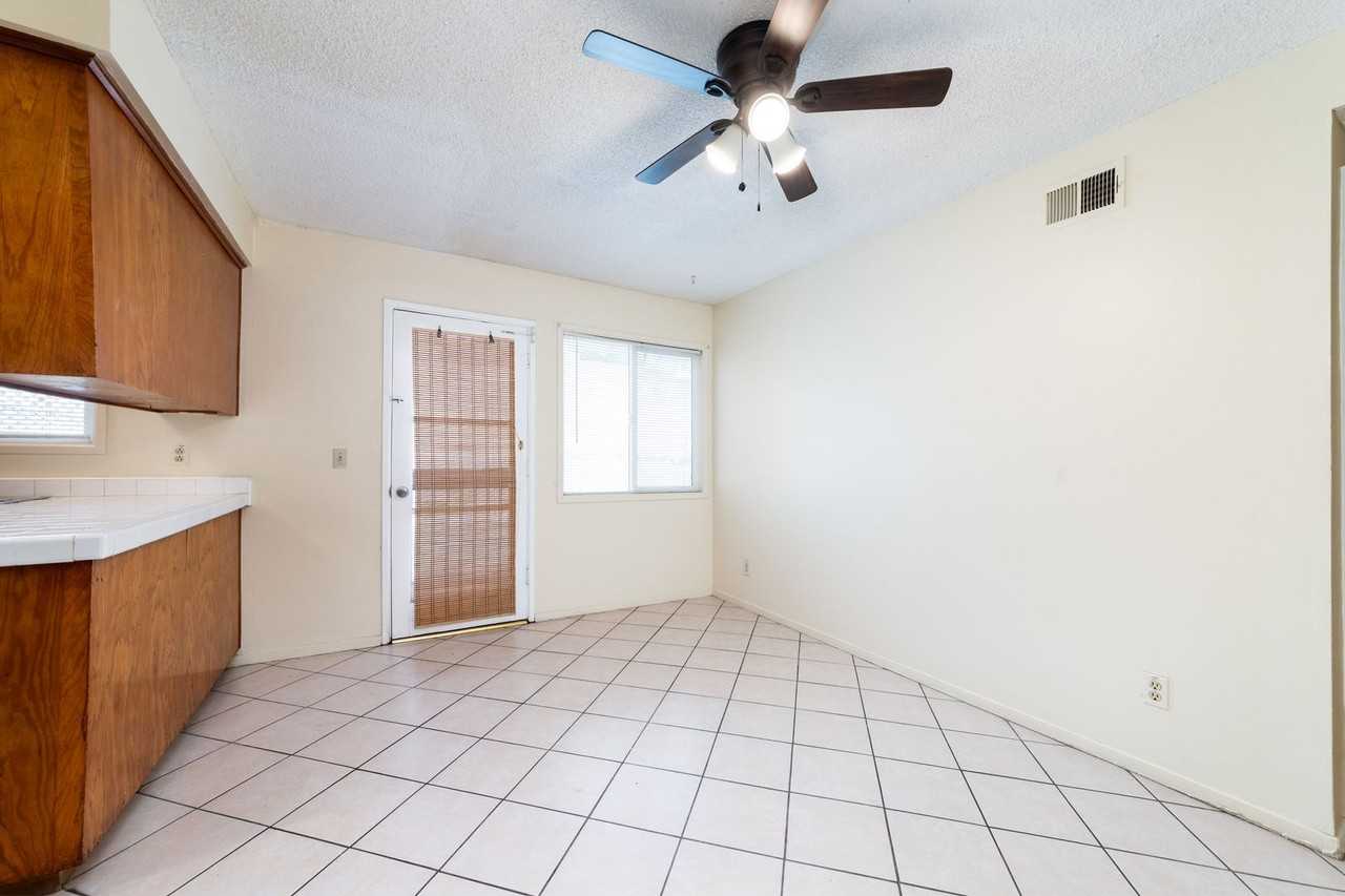 1487 Chapel Dr - Photo 5 of 19