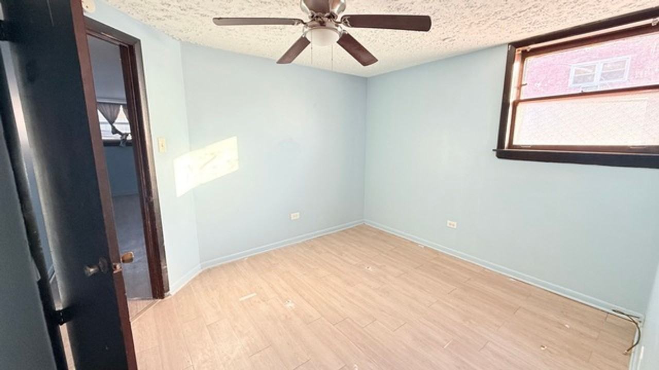 15020 Woodlawn Ave - Photo 2 of 18