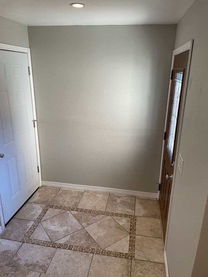 2379 Mahogany Cir - Photo 3 of 15