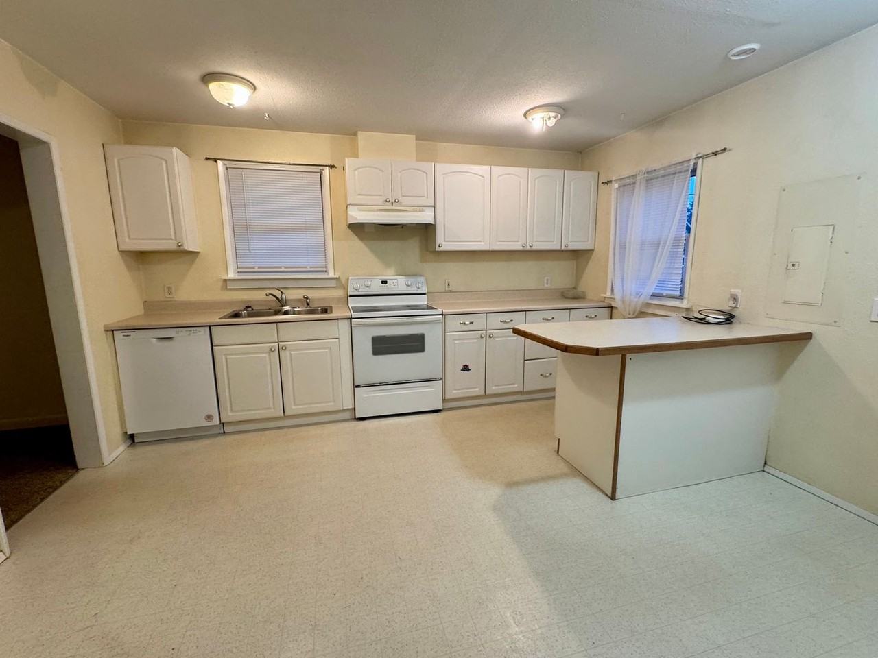 1514 Summit Dr - Photo 4 of 10