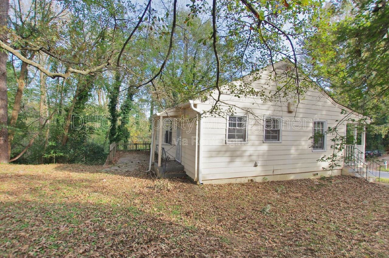 892 Midway St Se - Photo 2 of 17