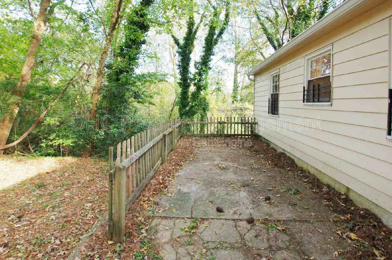 892 Midway St Se - Photo 5 of 17