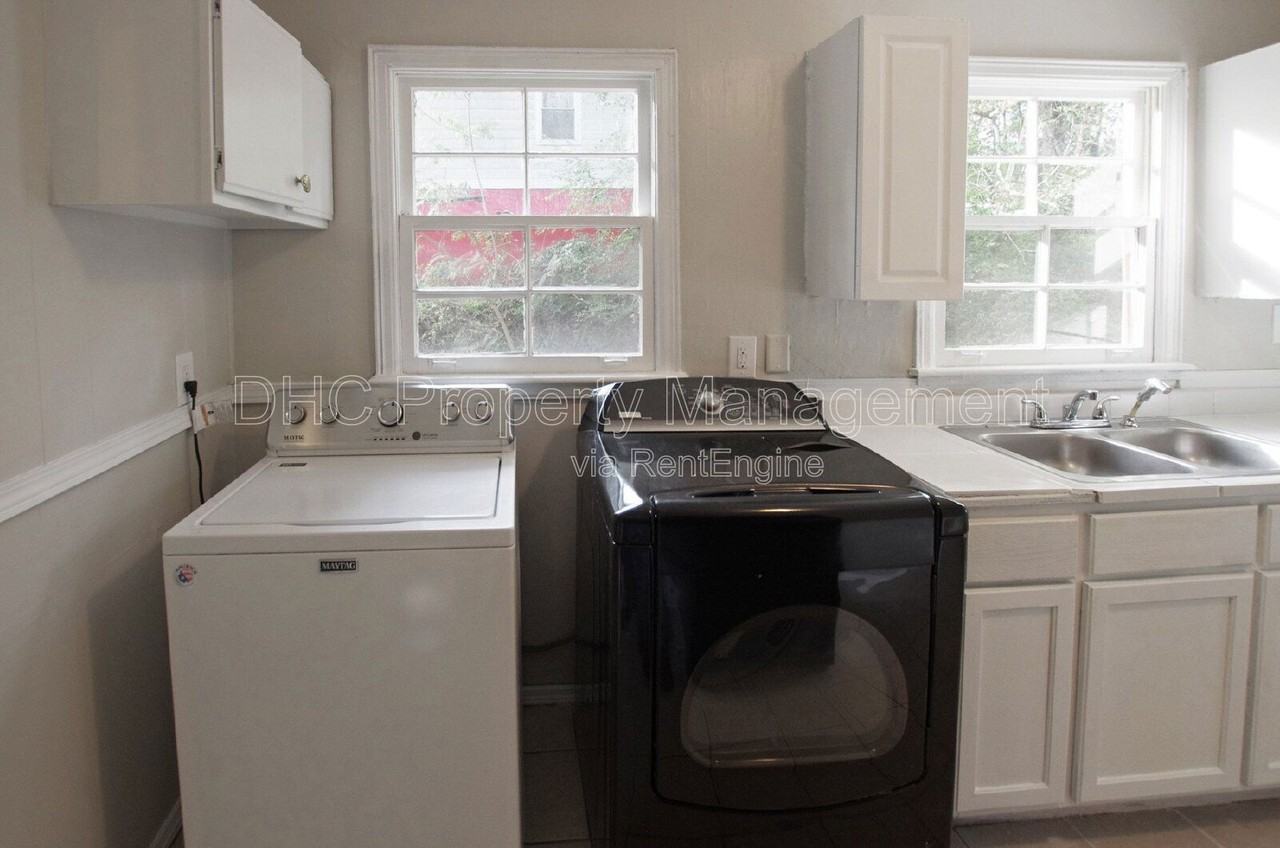 892 Midway St Se - Photo 6 of 17