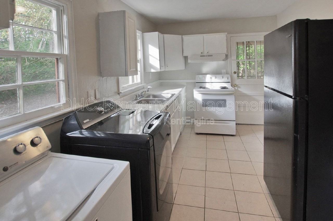 892 Midway St Se - Photo 7 of 17