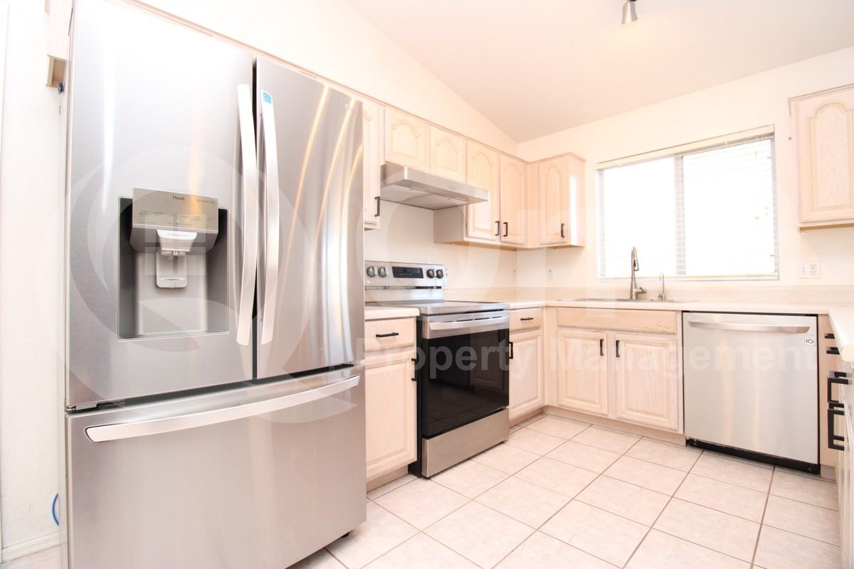 503 N St Claire - Photo 3 of 25