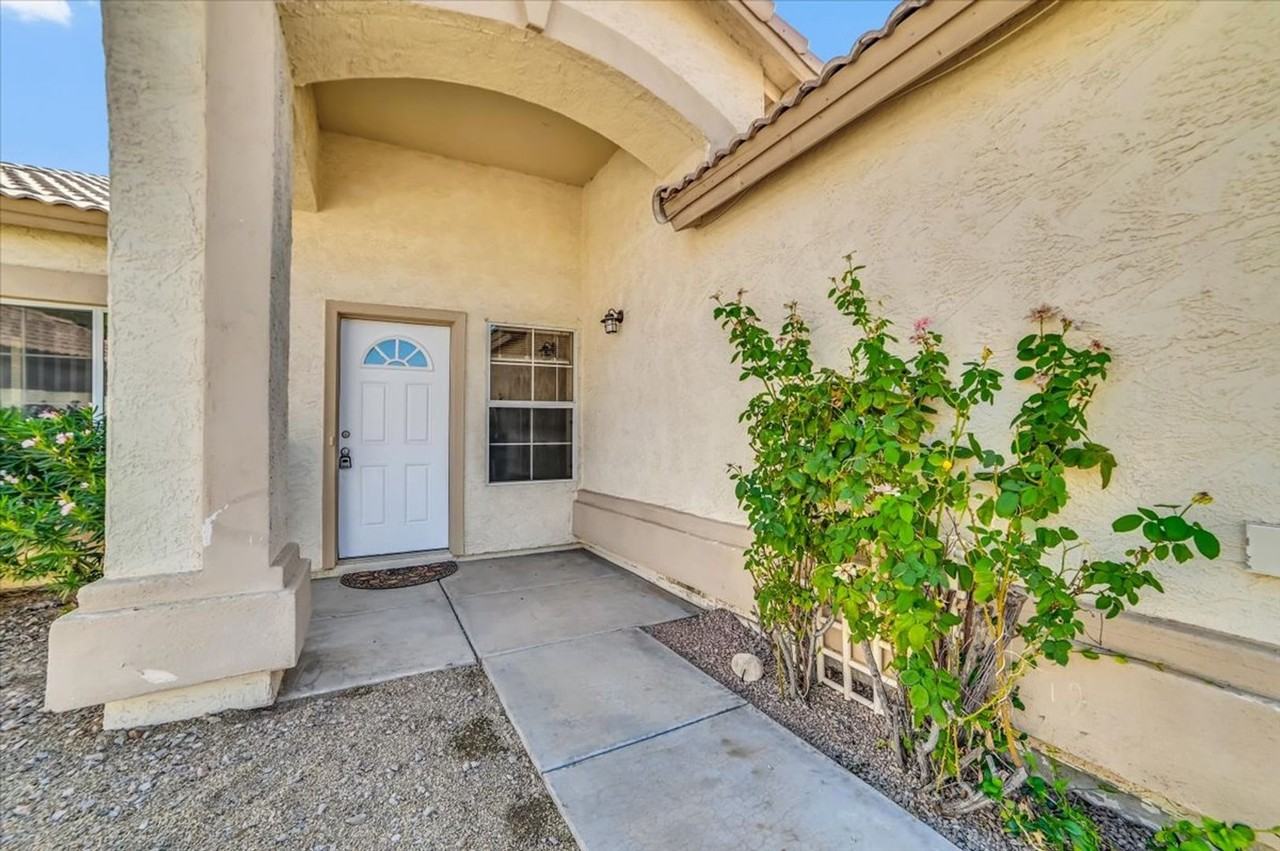 403 S Kingston Ct - Photo 3 of 50