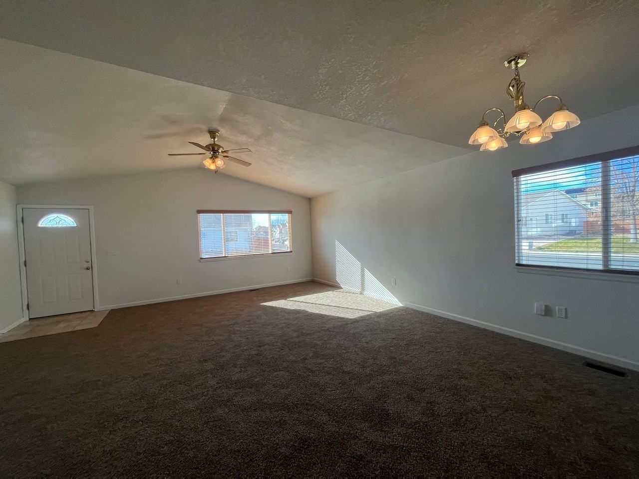 3702 Elgin Pl - Photo 5 of 19