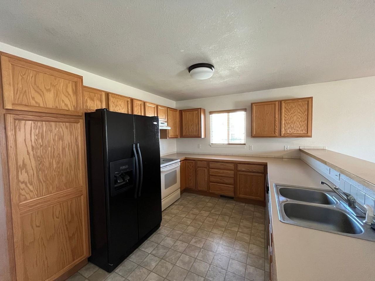 3702 Elgin Pl - Photo 7 of 19