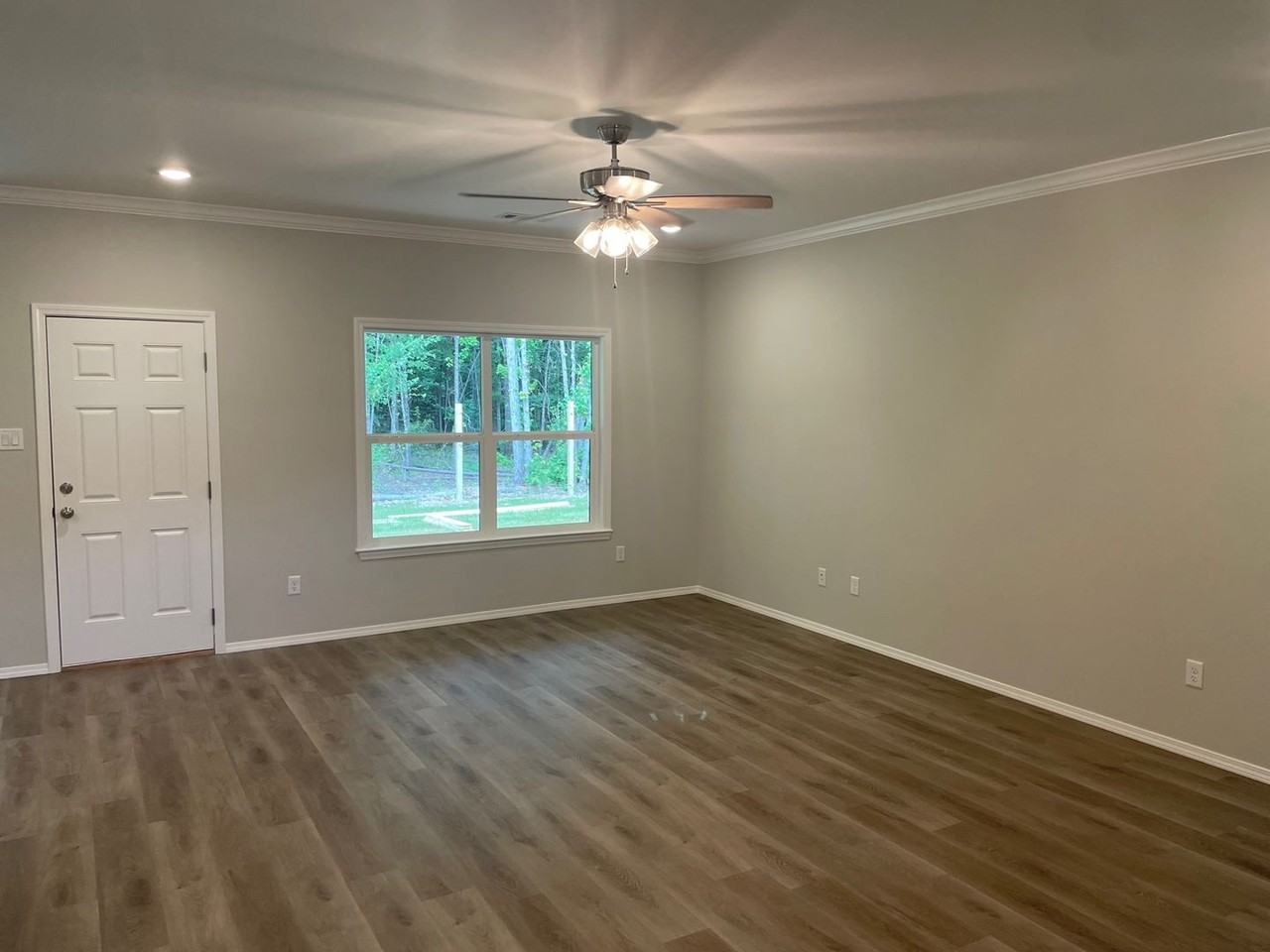 409 Genesis Dr - Photo 6 of 22