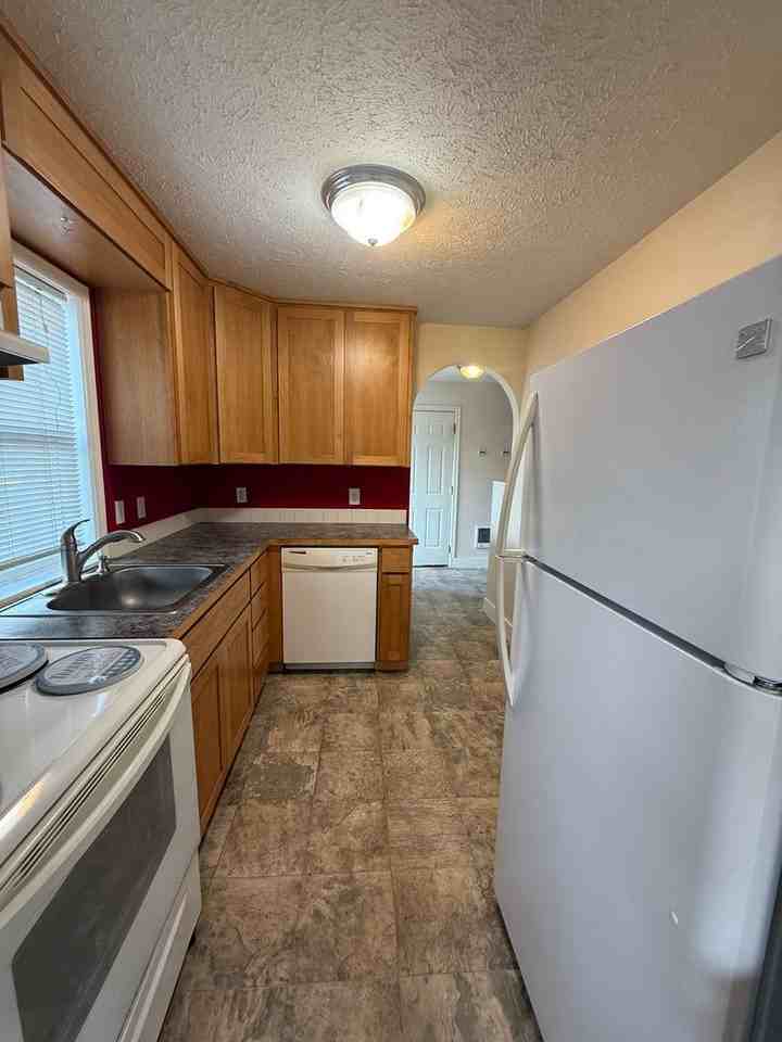 1013 4th St - Photo 6 of 14