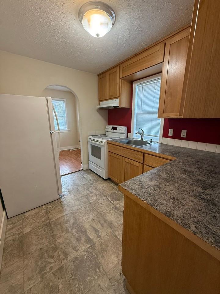 1013 4th St - Photo 7 of 14