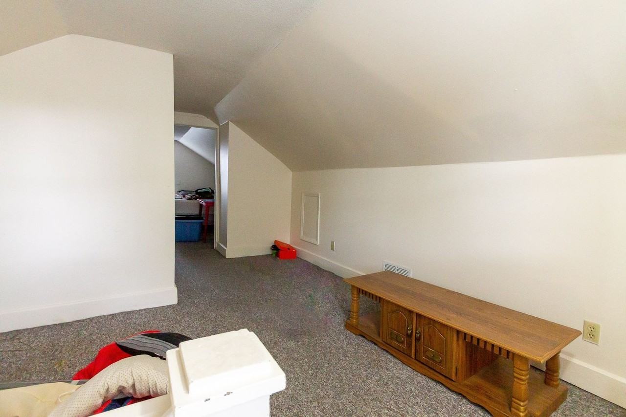 312 S Calvert St - Photo 4 of 13