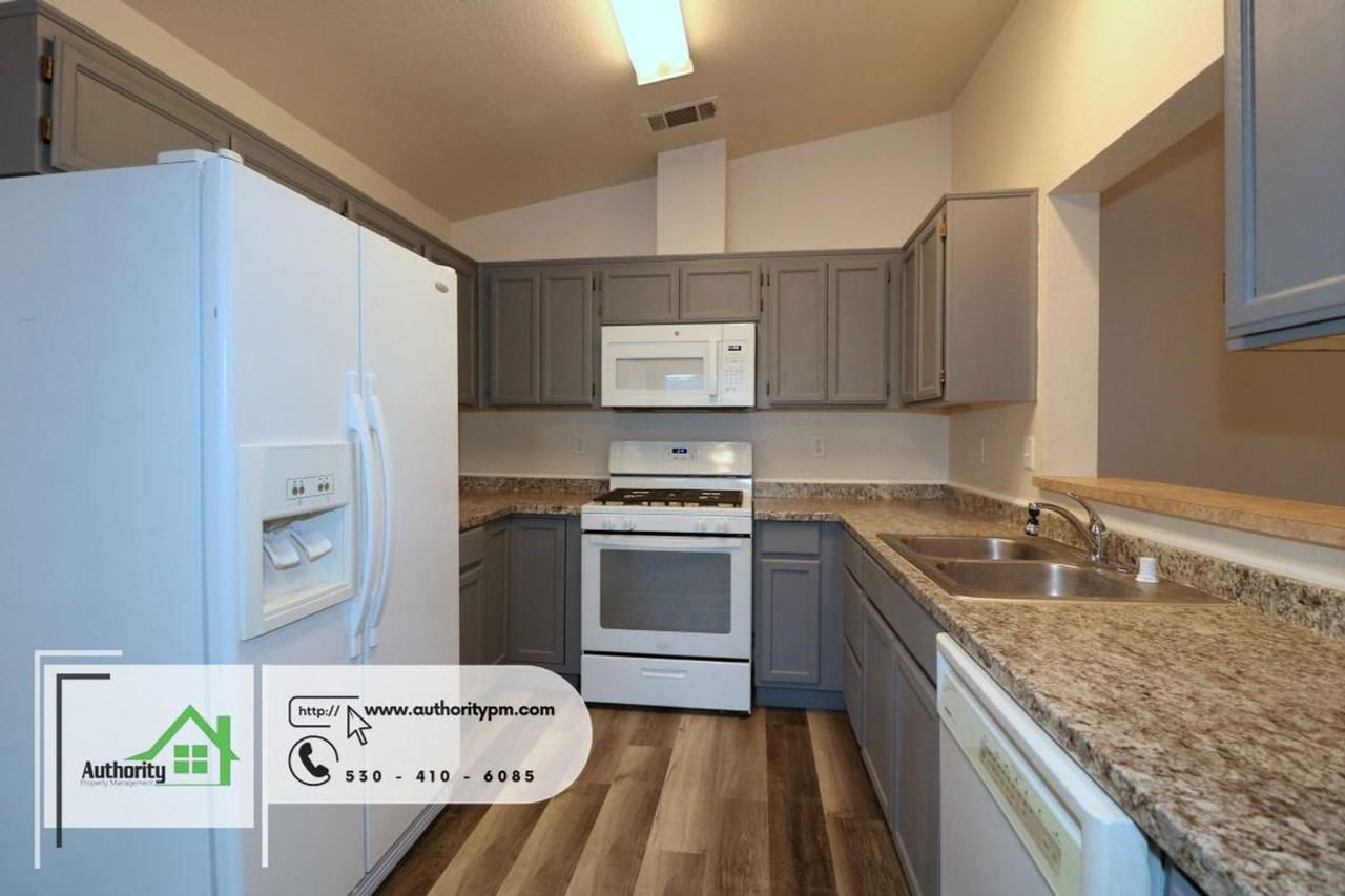 3757 Main St - Photo 5 of 15