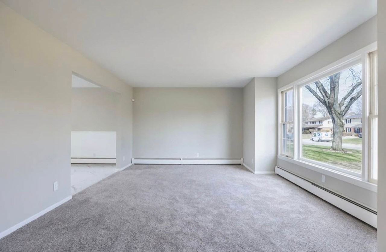 530 Holbrook Ln - Photo 3 of 23