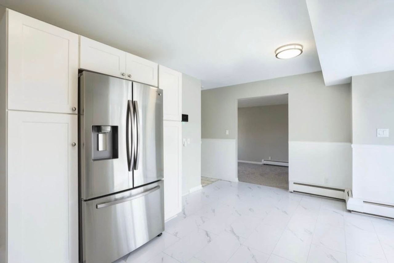 530 Holbrook Ln - Photo 7 of 23