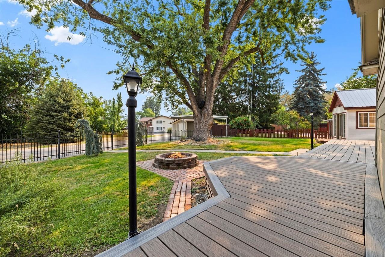 1216 W Boise Ave - Photo 4 of 31