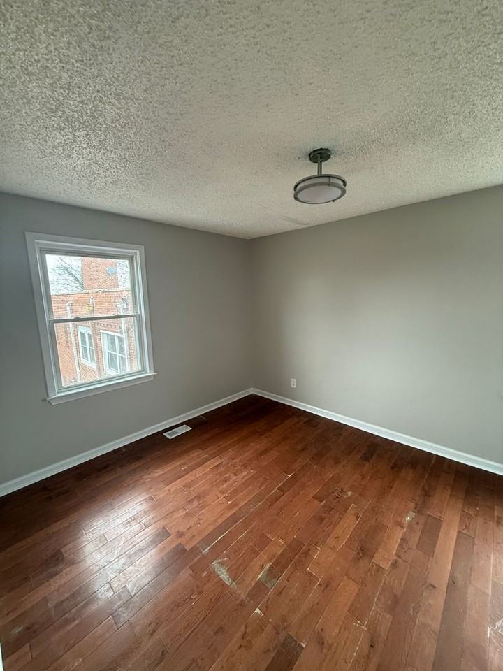 4950 Just St Ne - Photo 3 of 17