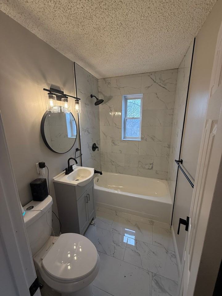 4950 Just St Ne - Photo 4 of 17