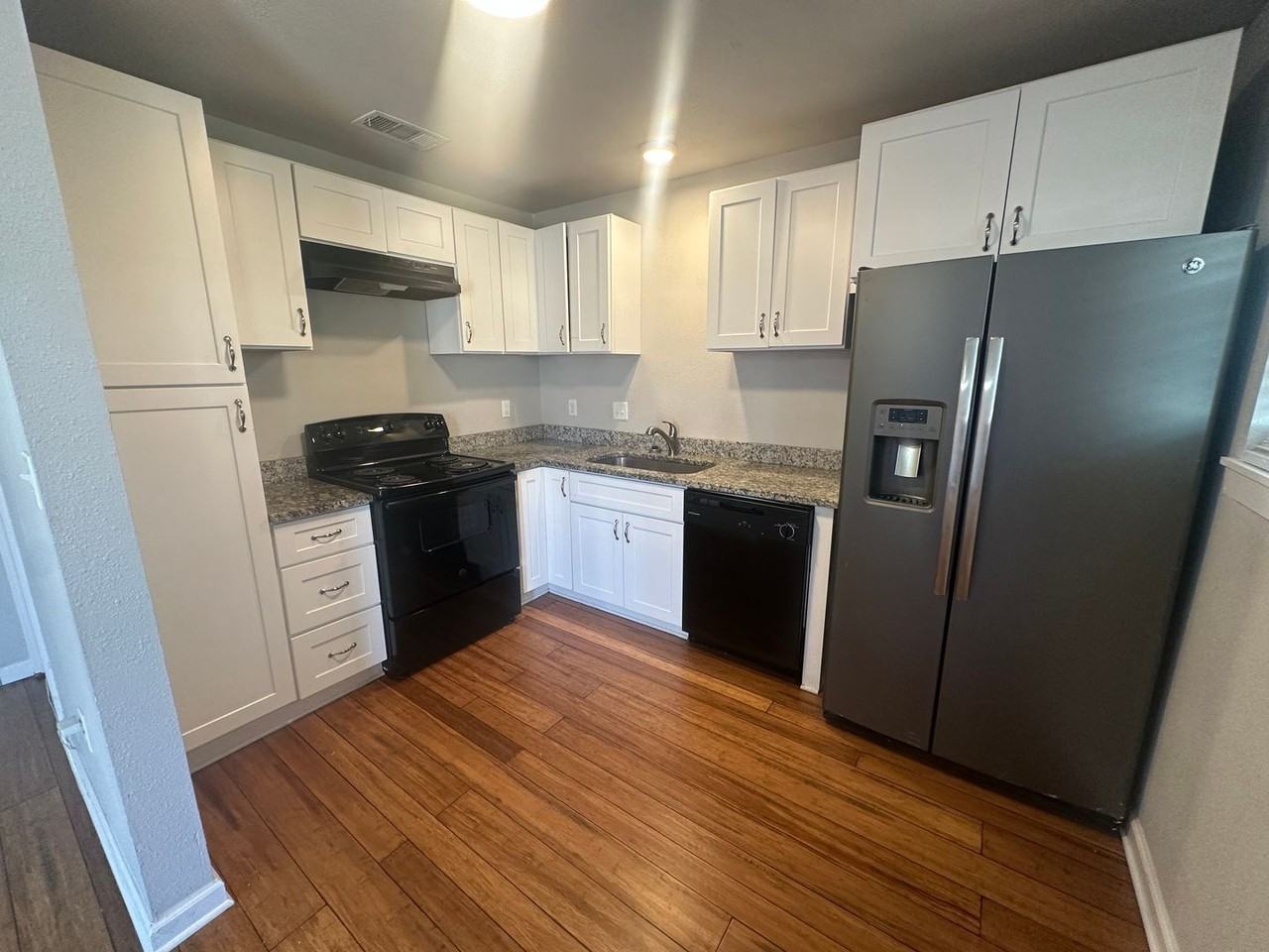 901 Parmer Ave #4 - Photo 2 of 24