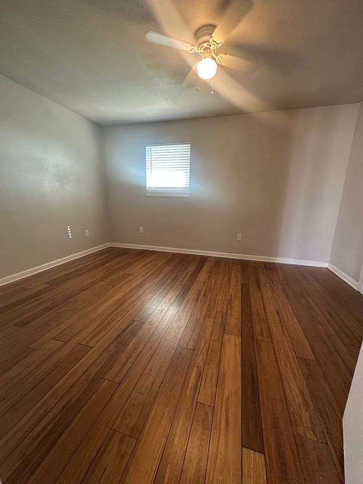 901 Parmer Ave #4 - Photo 4 of 24