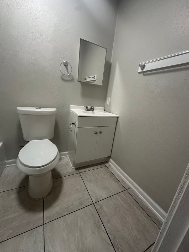 901 Parmer Ave #4 - Photo 6 of 24