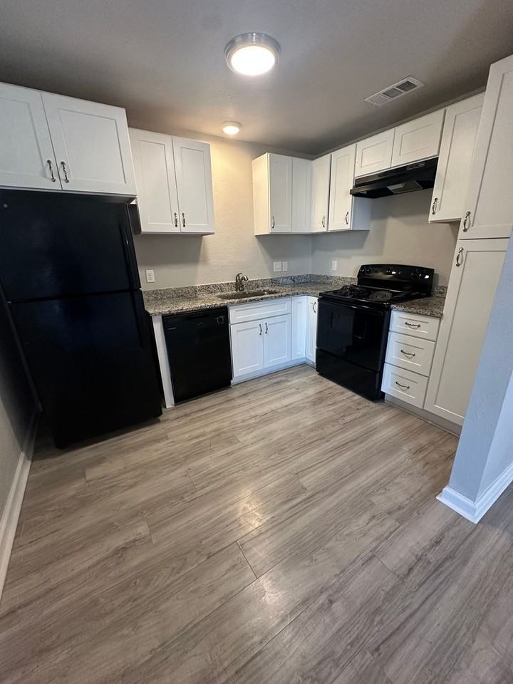 901 Parmer Ave #5 - Photo 2 of 10