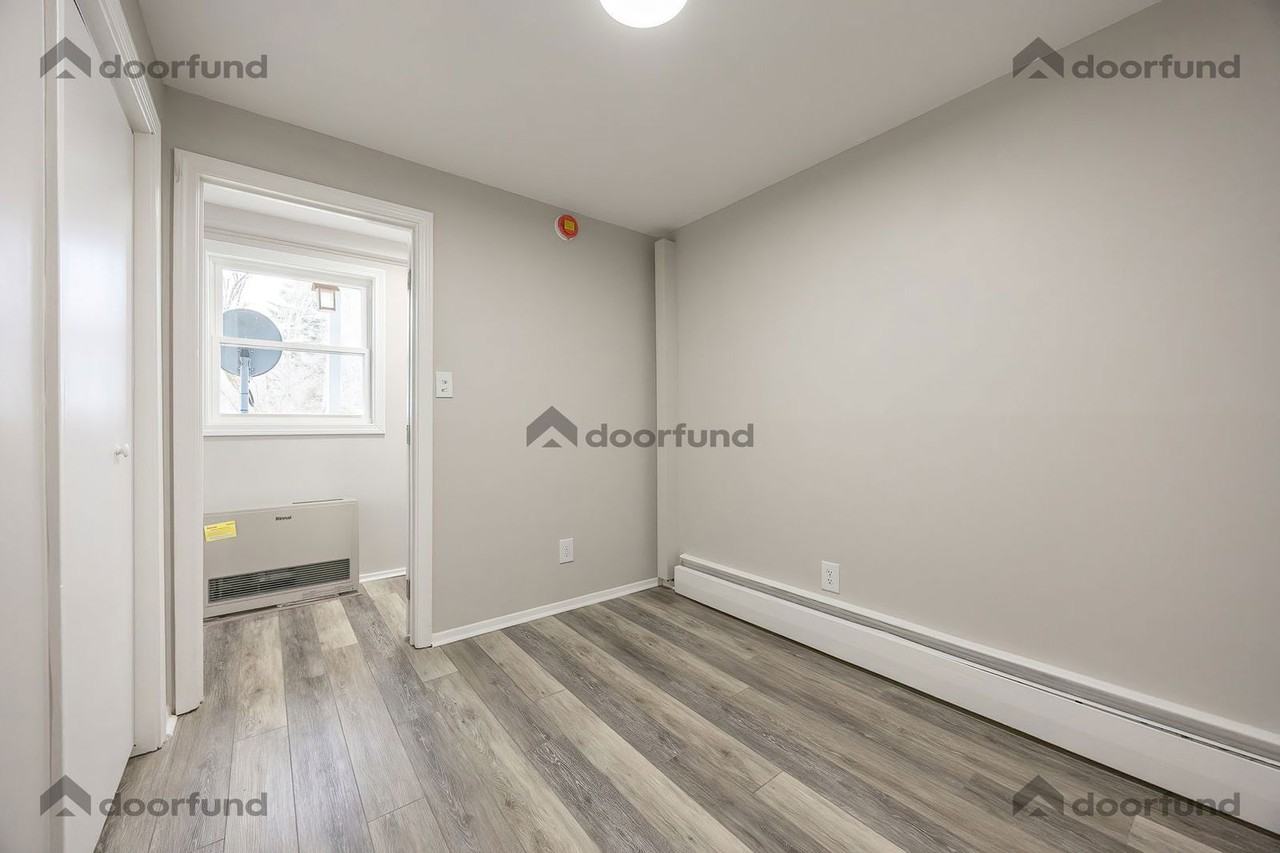 22 Smith St #2 - Photo 4 of 36