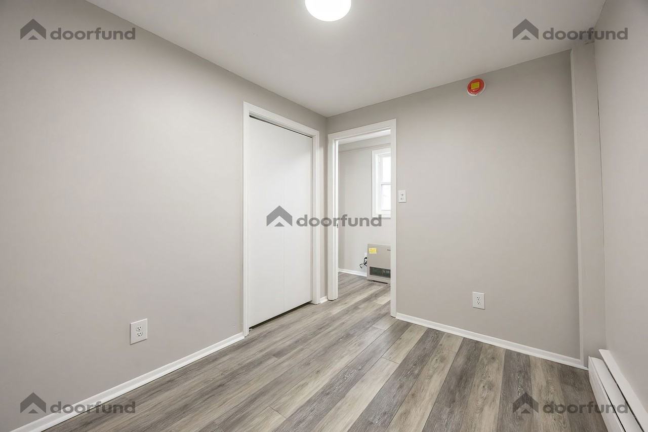 22 Smith St #2 - Photo 5 of 36