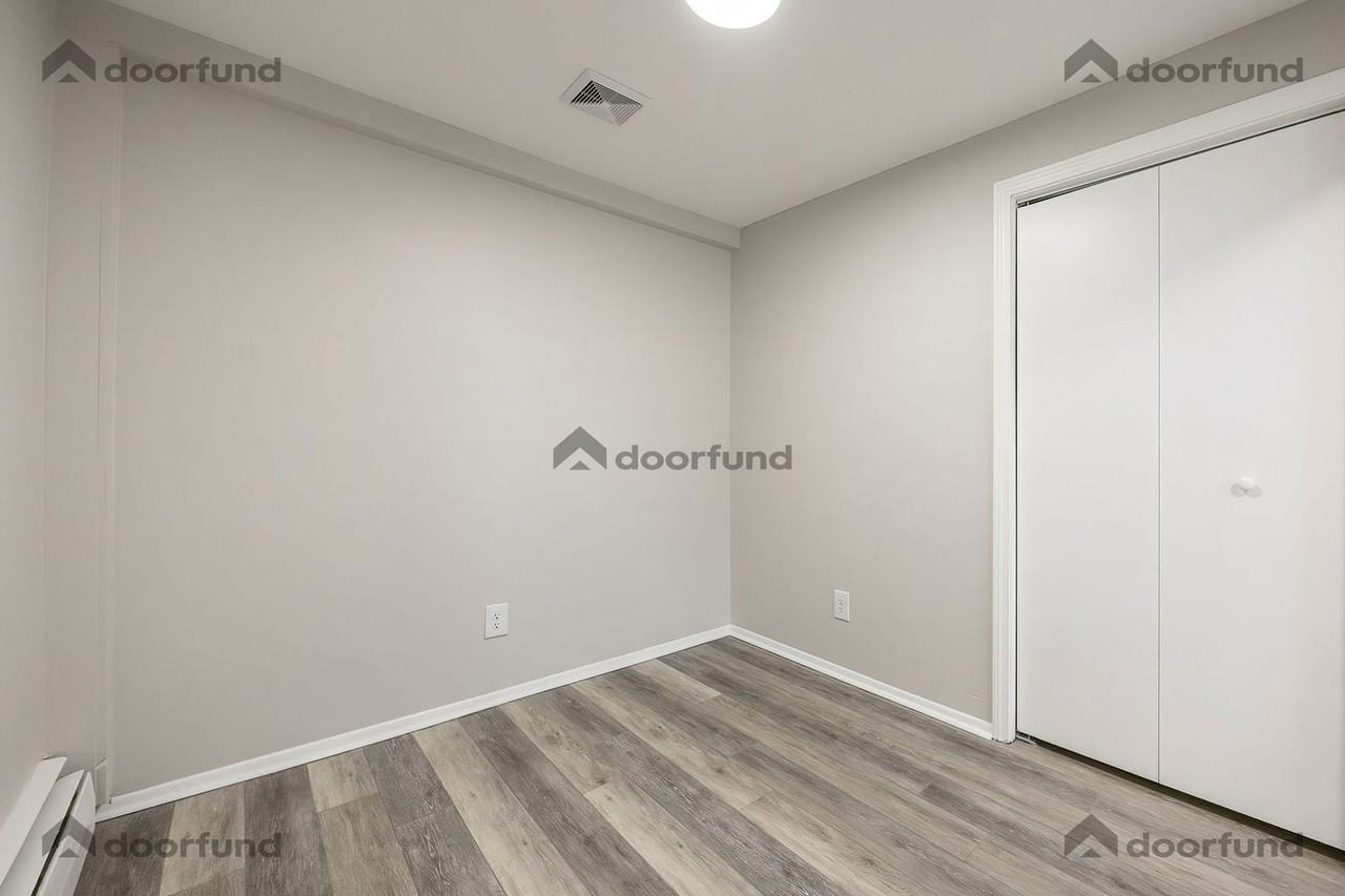 22 Smith St #2 - Photo 6 of 36