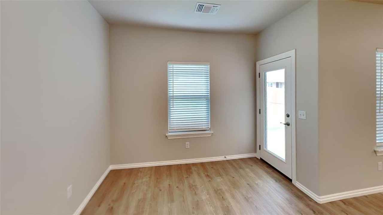 6941 Labelle Dr - Photo 6 of 18