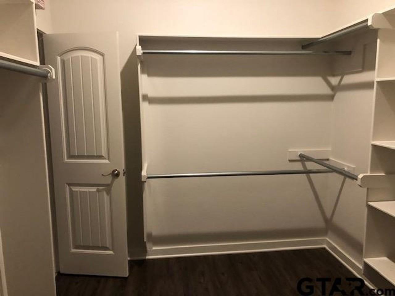 5127 Antlers Dr - Photo 4 of 6