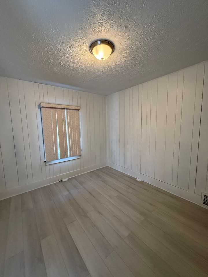 613 Wildwood Ave - Photo 5 of 27