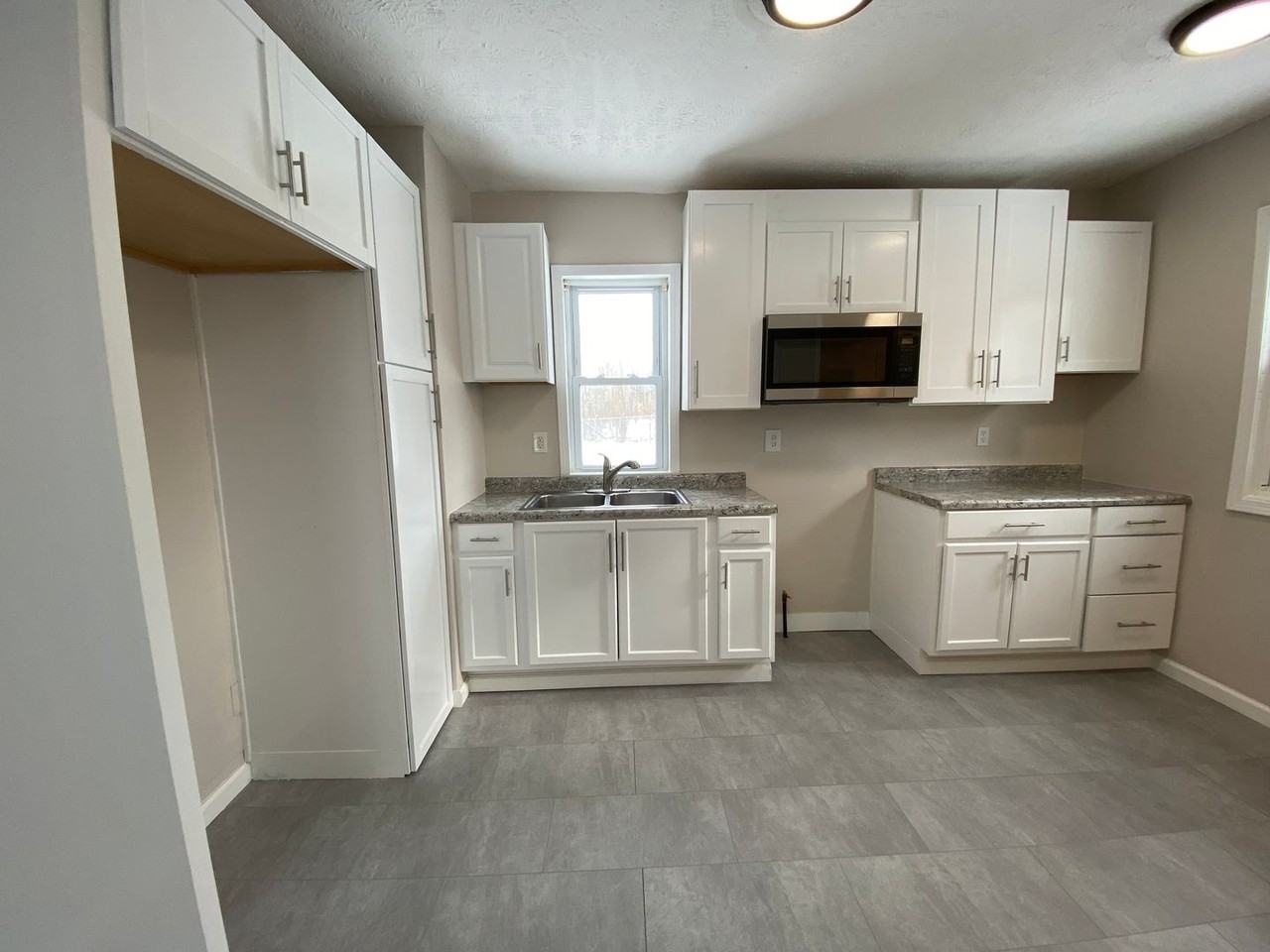 394 Lewis St - Photo 4 of 13