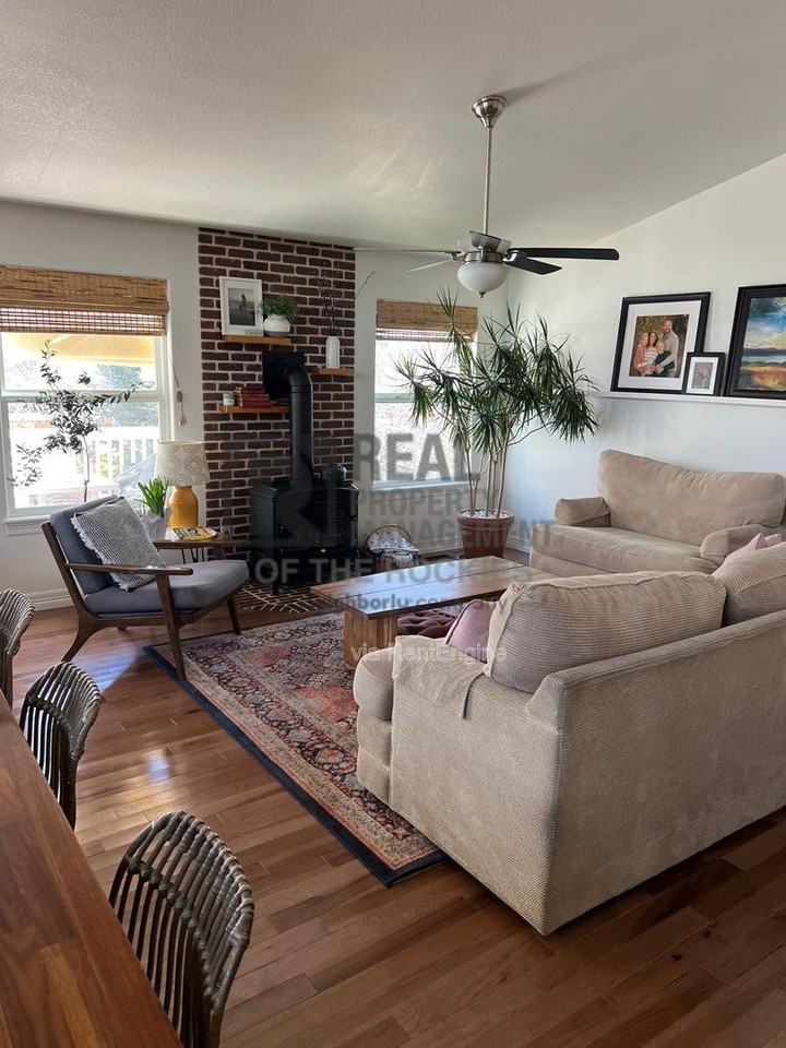 2262 Muir Ln - Photo 3 of 28