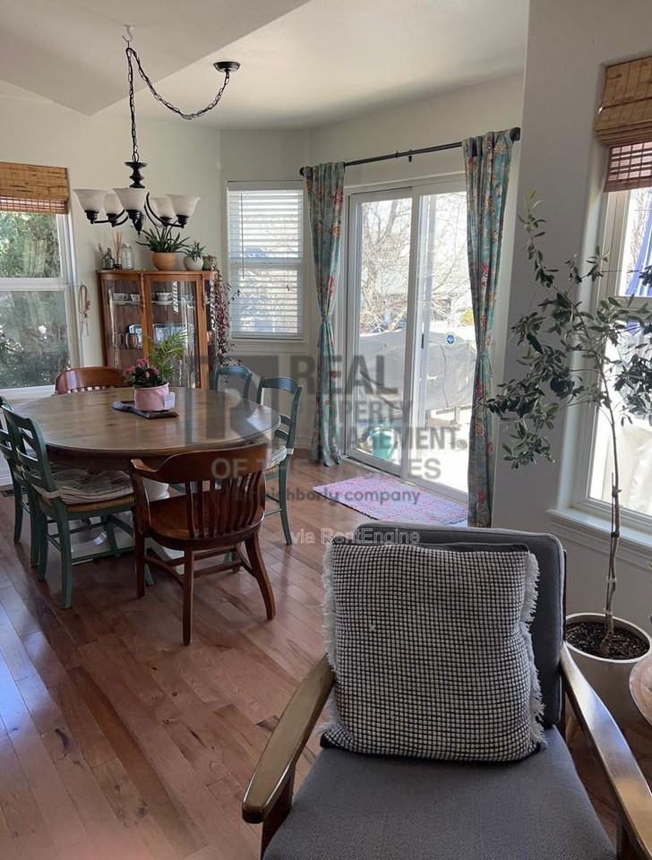 2262 Muir Ln - Photo 4 of 28