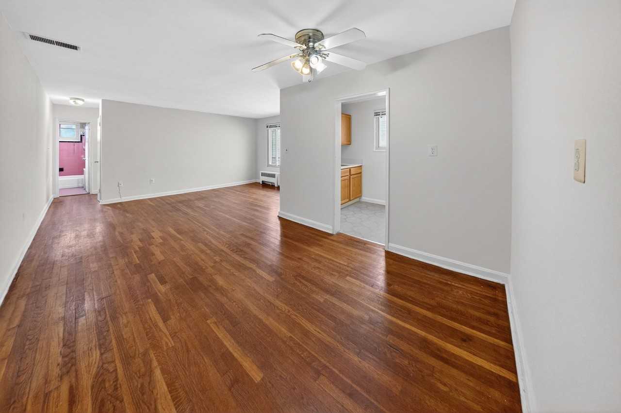 810 Kennedy St Nw - Photo 3 of 16