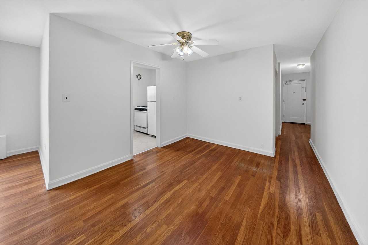 810 Kennedy St Nw - Photo 4 of 16