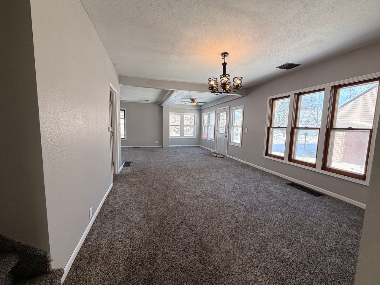 1110 Elm St - Photo 4 of 13