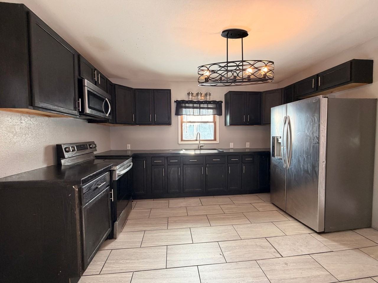 1110 Elm St - Photo 5 of 13