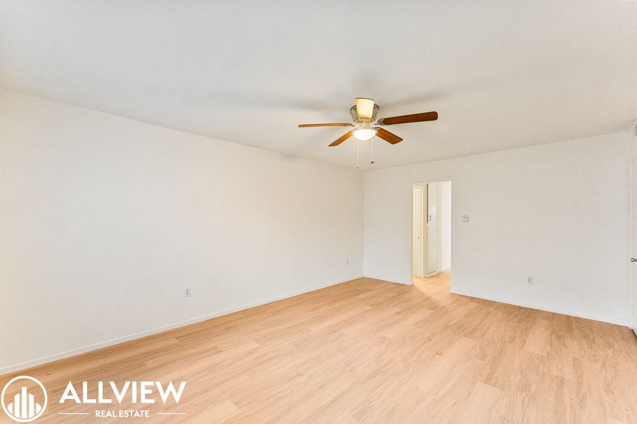 16572 Sabot Ln - Photo 3 of 18