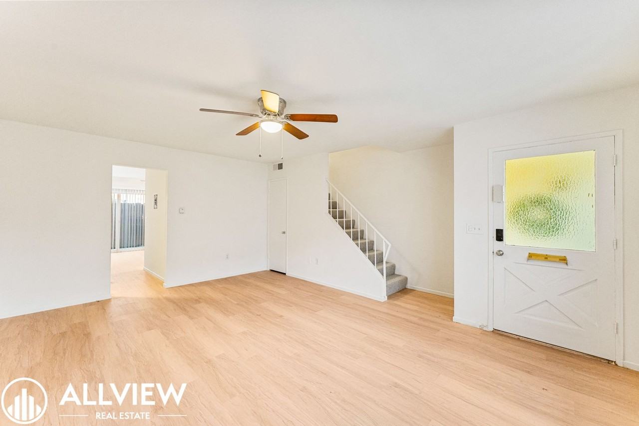 16572 Sabot Ln - Photo 4 of 18