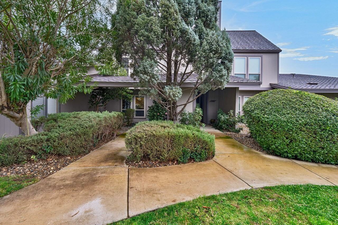 317 Bridge Pl - Photo 2 of 36