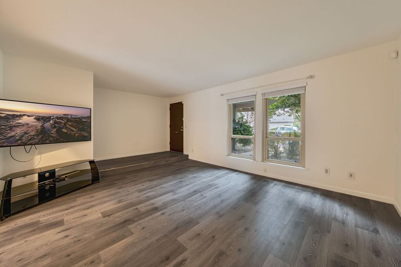 317 Bridge Pl - Photo 5 of 36