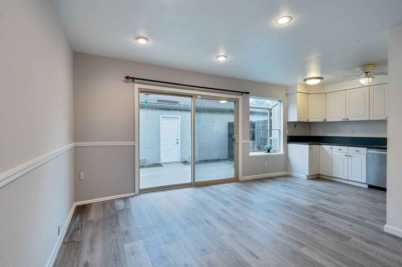 317 Bridge Pl - Photo 7 of 36