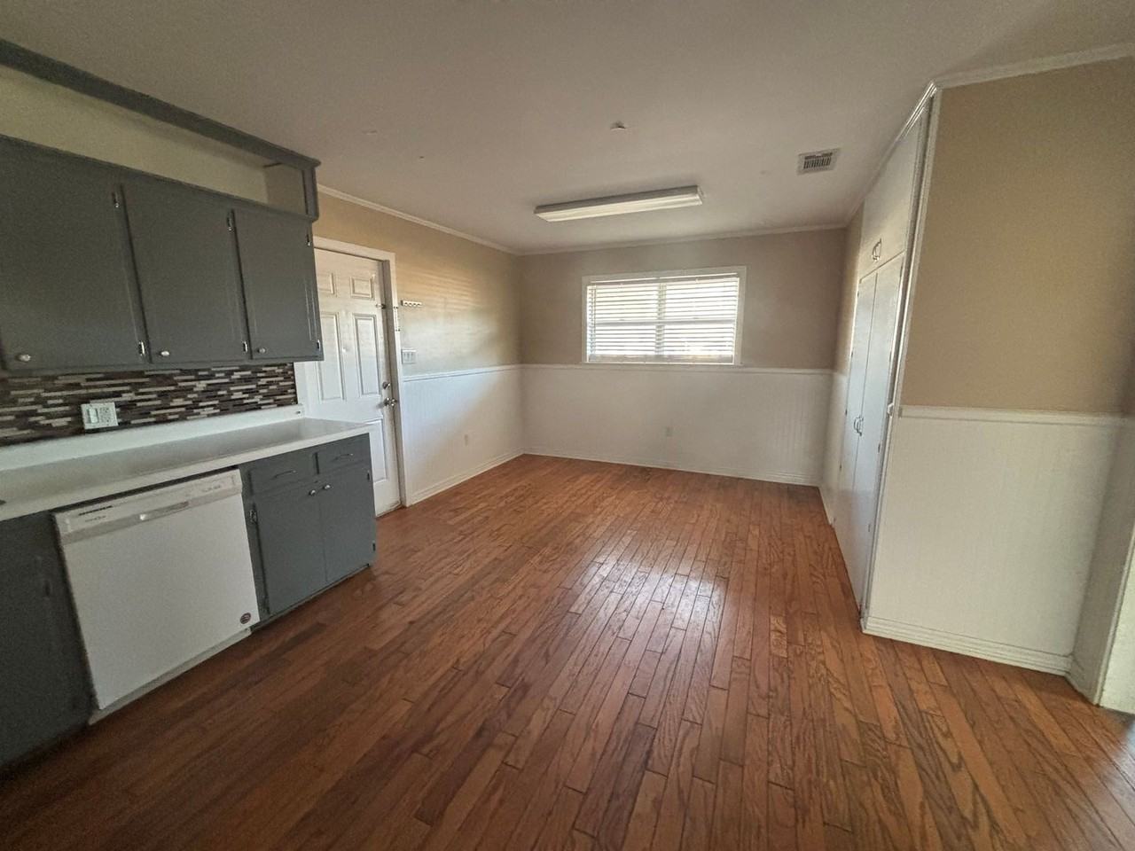 1404 S Denver Ave - Photo 2 of 9