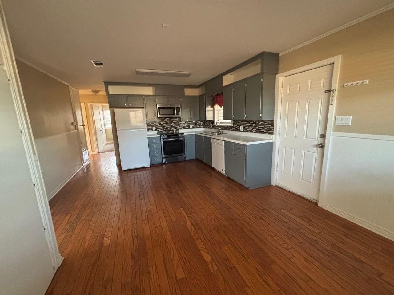 1404 S Denver Ave - Photo 3 of 9