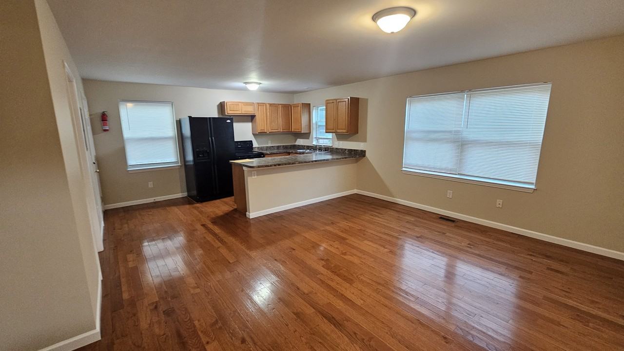 11 S Summit St #1 - Photo 5 of 12