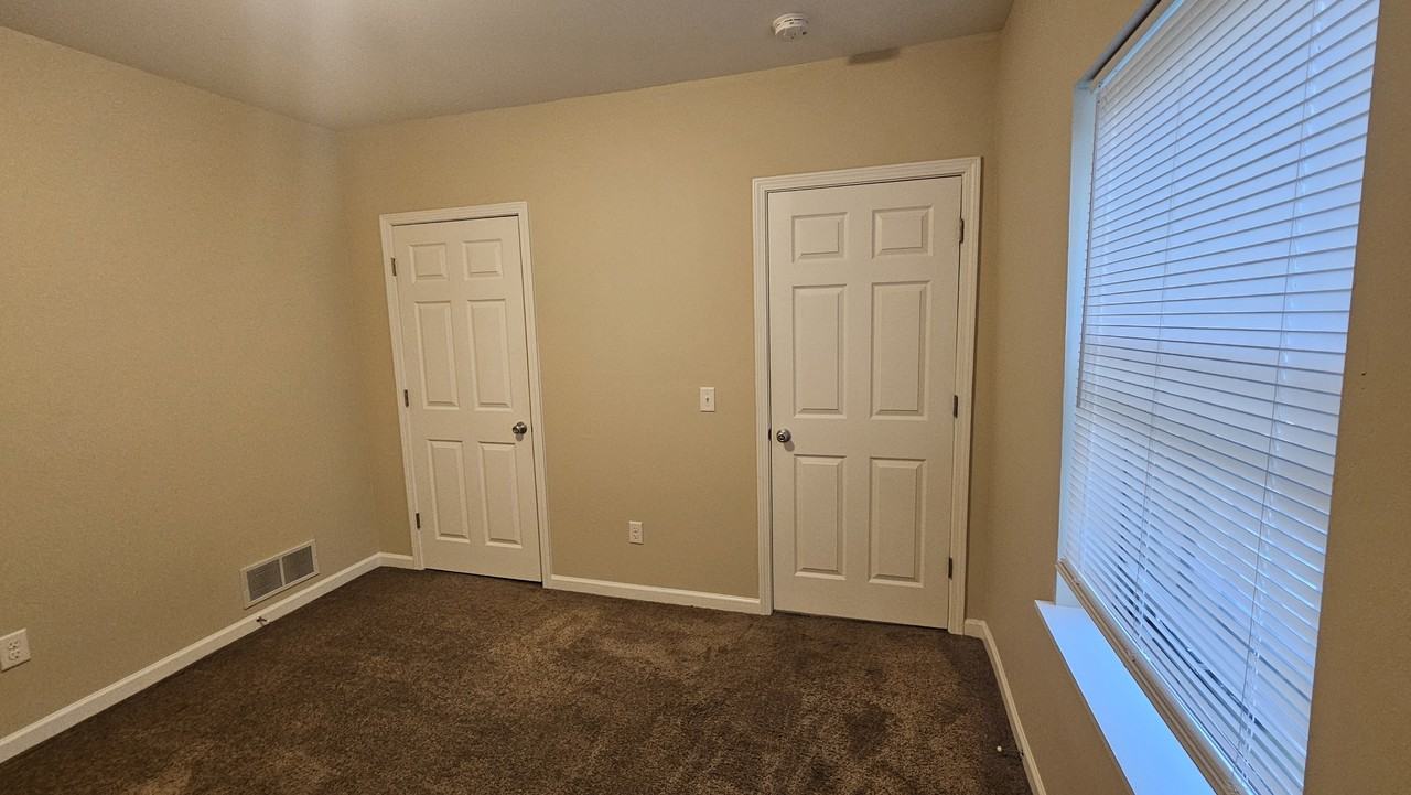 11 S Summit St #1 - Photo 7 of 12