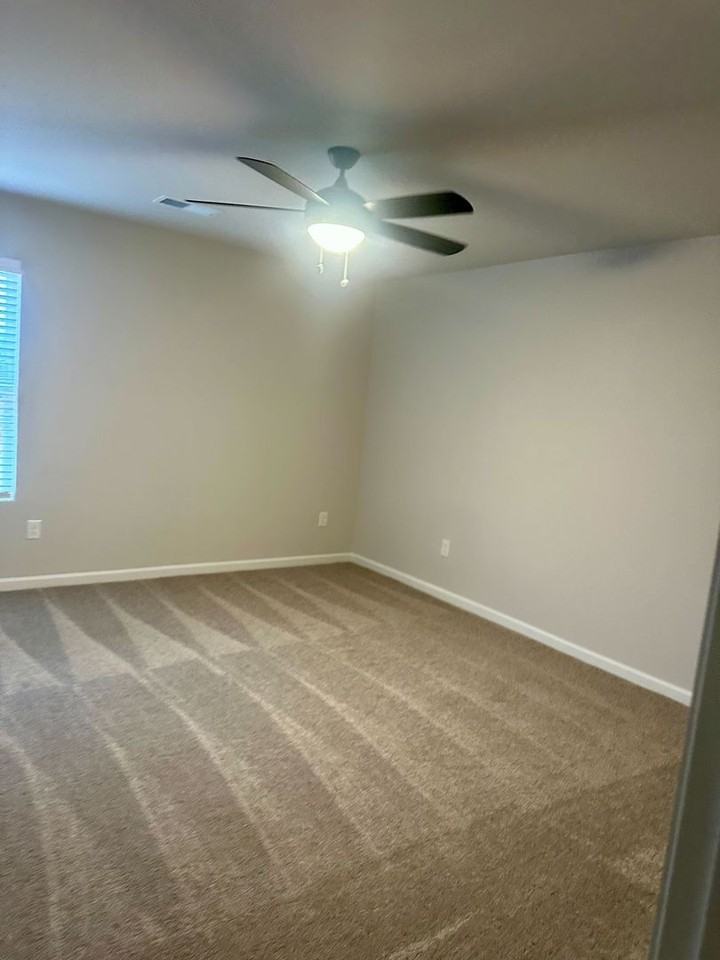 1015 Brookhaven Ln - Photo 4 of 11