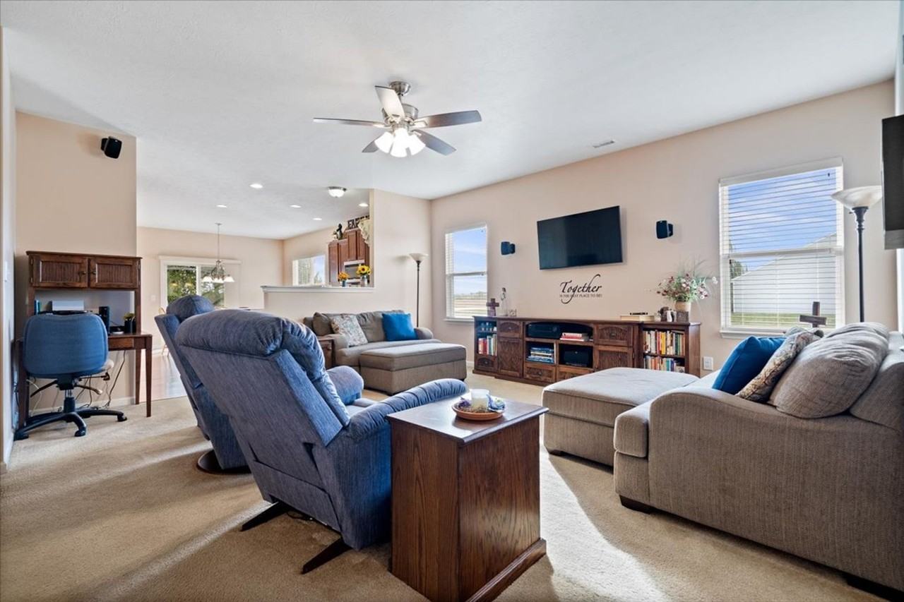 15328 Royal Grove Ct - Photo 4 of 32